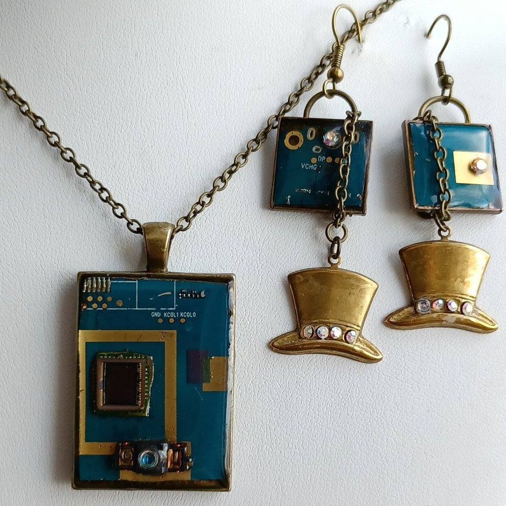 Geek Bling- Handcrafted From Recycled Electronics… - image 2